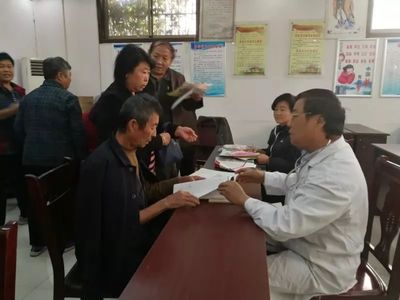 區(qū)疾控中心為小白峪社區(qū)老年人開展免費(fèi)健康查體活動