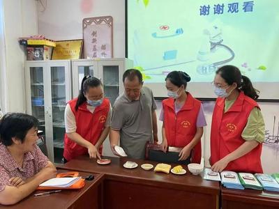 進(jìn)社區(qū)送健康 服務(wù)群眾零距離--新絳縣人民醫(yī)院黨支部走進(jìn)順城街社區(qū)開(kāi)展系列專(zhuān)項(xiàng)活動(dòng)